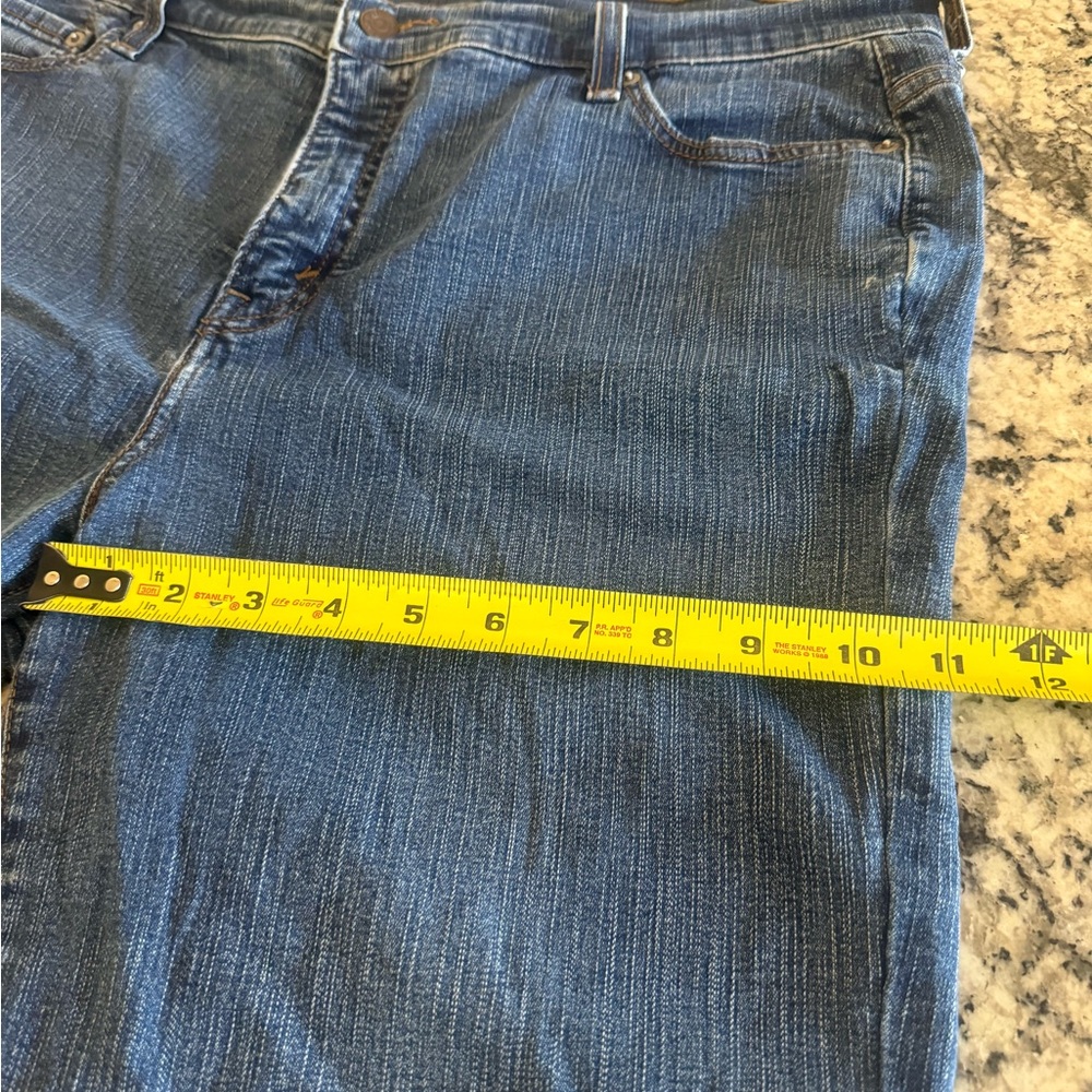 Levi’s Denim 9” Jean Shorts Women’s Size 16 - Picture 14 of 16